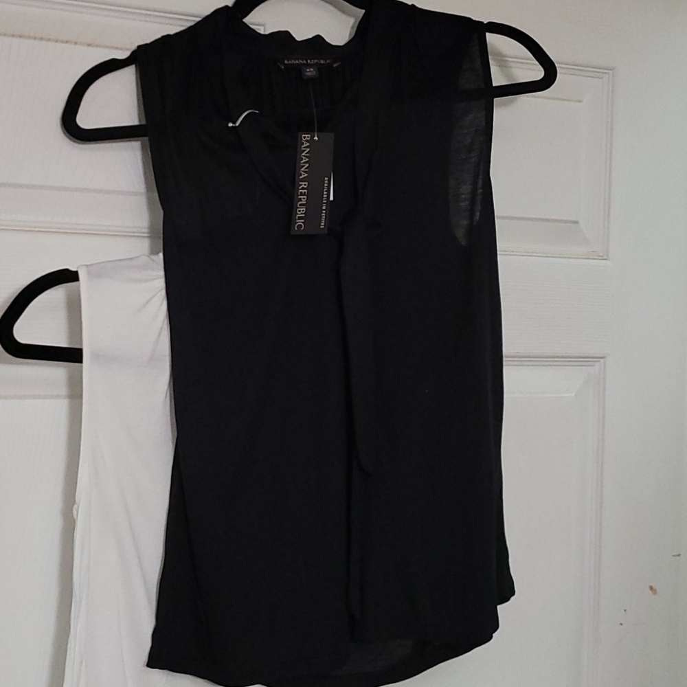 Lot of 2 Womens Bannana Republic sleeveless